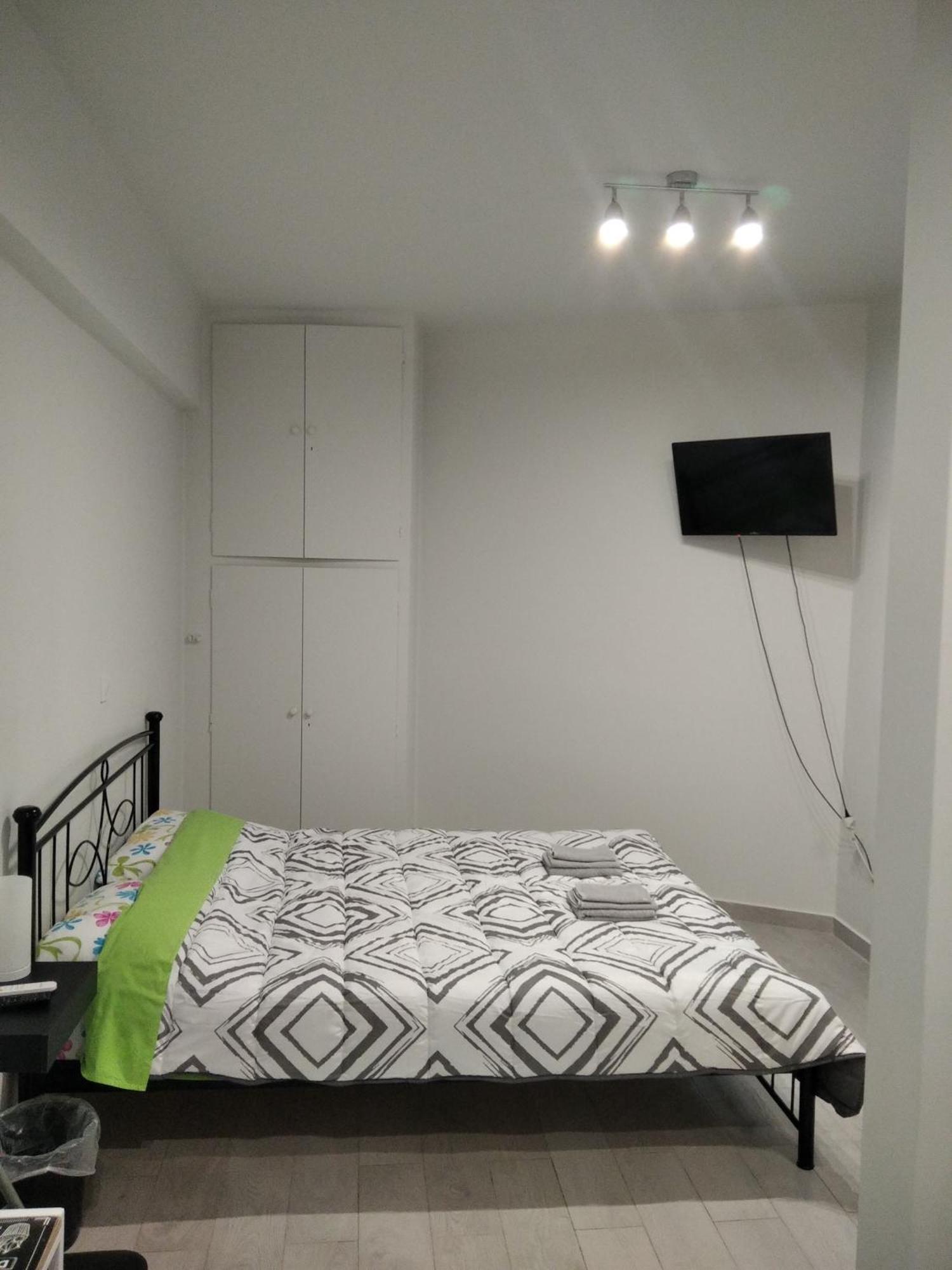 Apartment Little House In Kipseli
